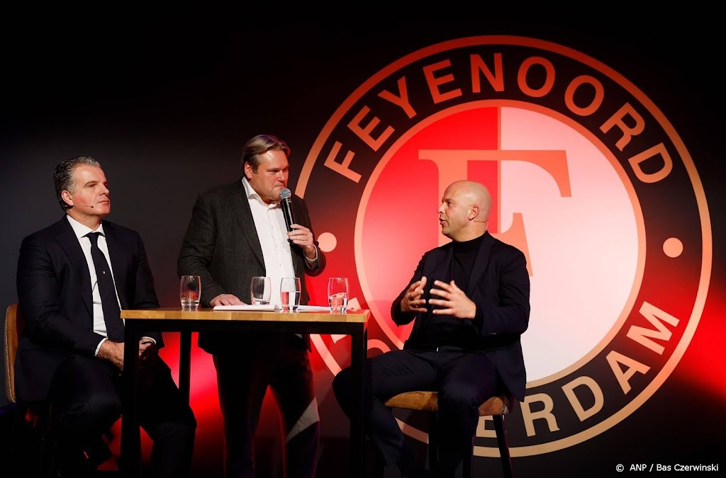 Feyenoord sluit kopen van De Kuip niet uit