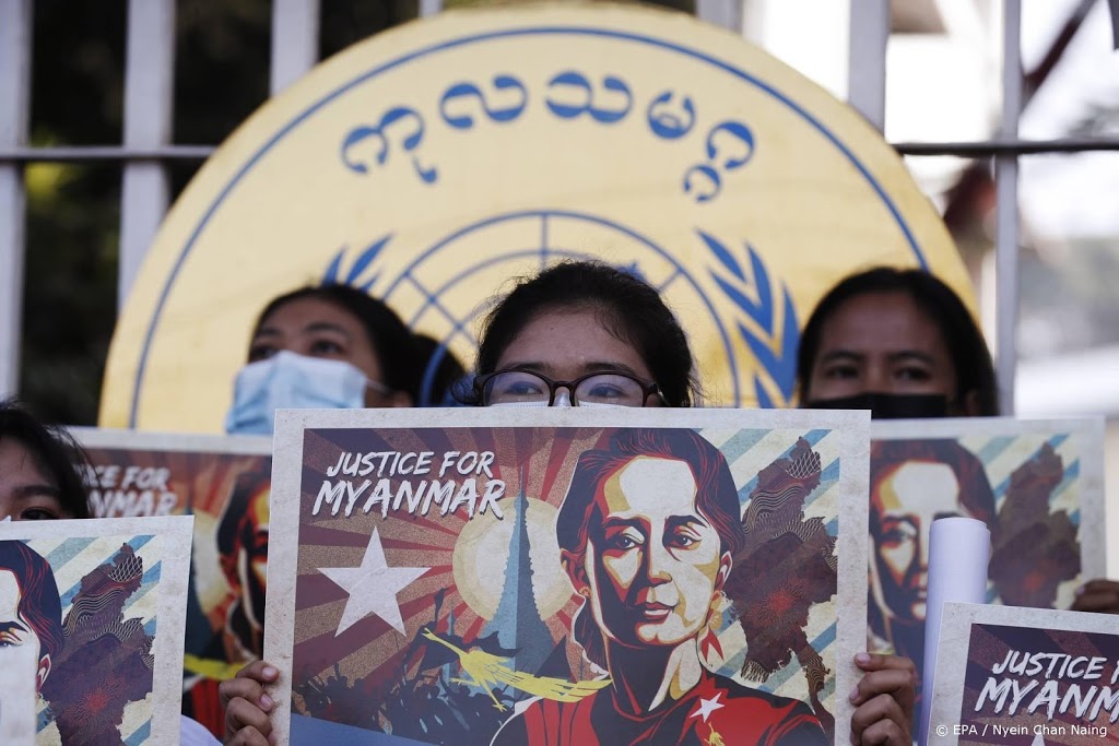 'Myanmarese leider Suu Kyi zonder advocaat voor de rechter'