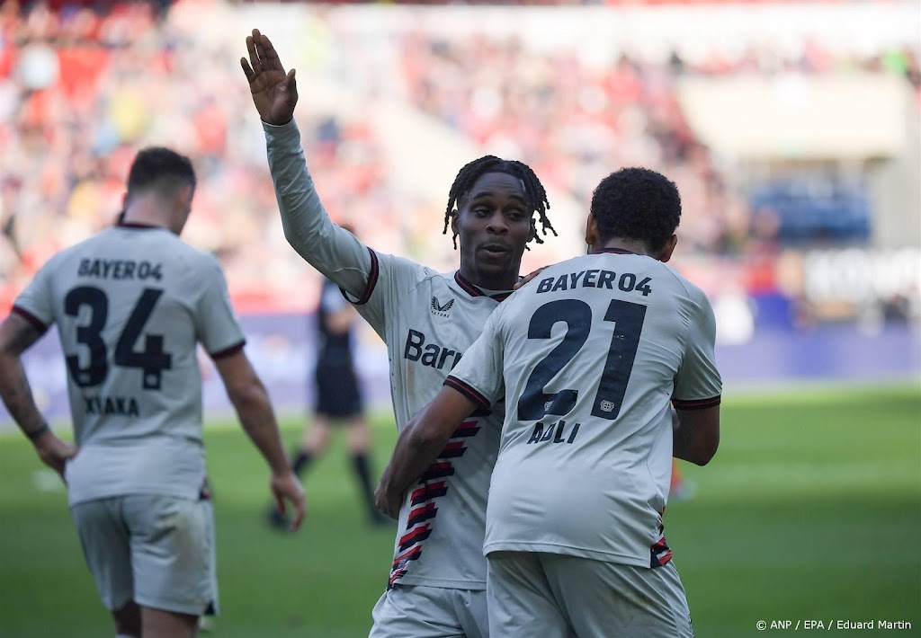 Frimpong helpt koploper Bayer Leverkusen met treffer aan zege