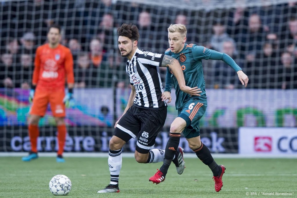 Groot deel clubs uit de eredivisie vraagt werktijdverkorting aan