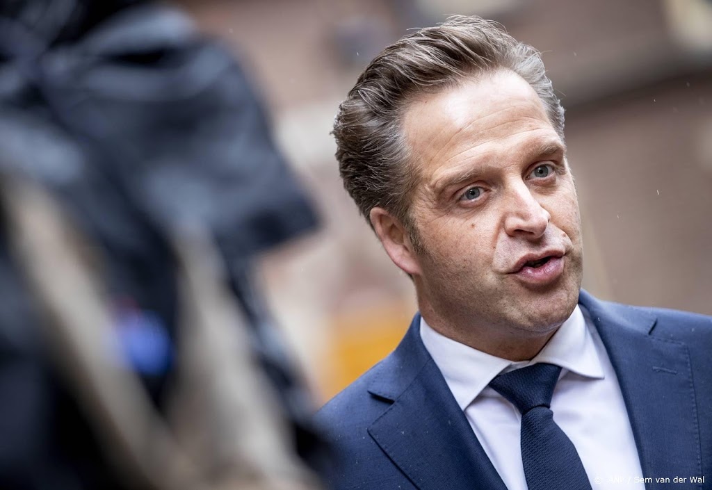 Hugo de Jonge in quarantaine na mogelijke coronabesmetting