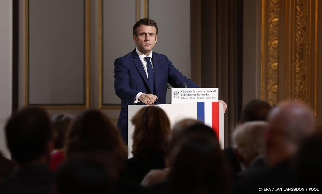 President Macron belooft nieuwe leiderschapsstijl