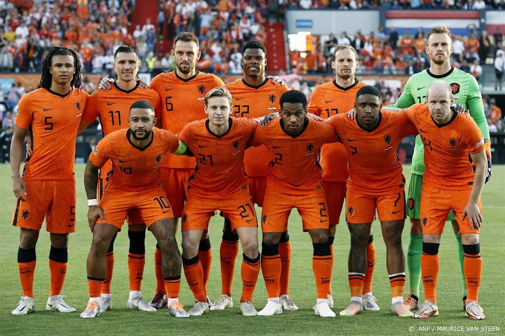Verdedigers Dumfries, De Vrij en Aké sluiten later aan bij Oranje