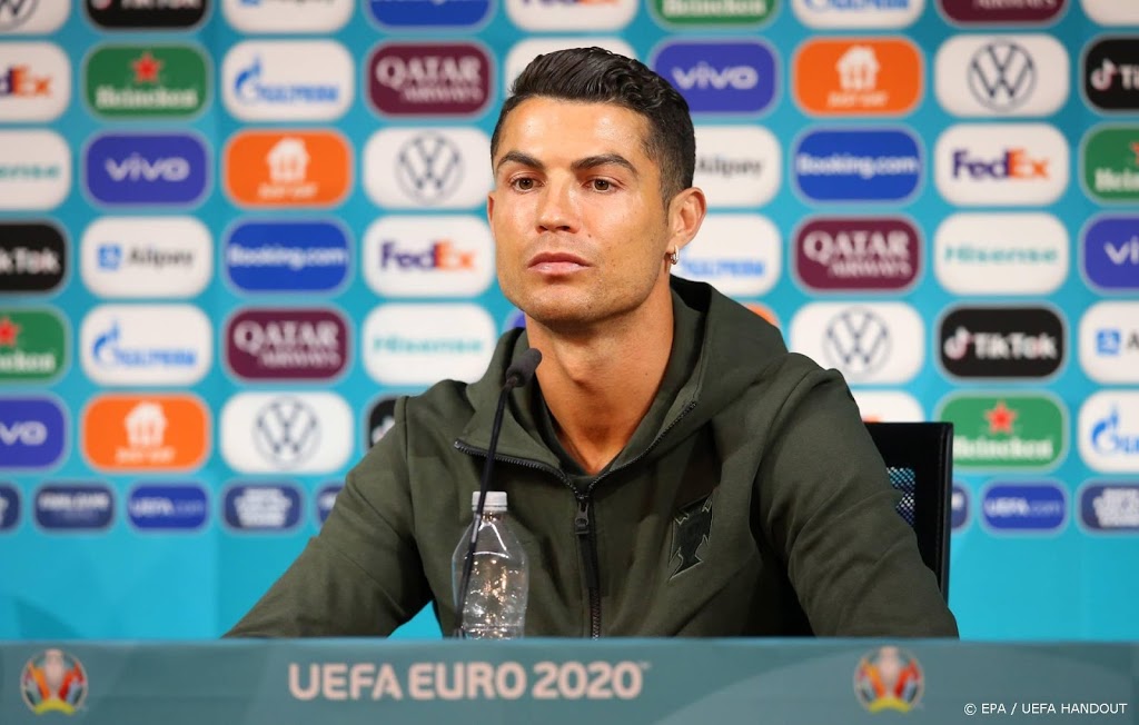 UEFA wijst teams op sponsorverplichtingen na 'bottlegate' Ronaldo