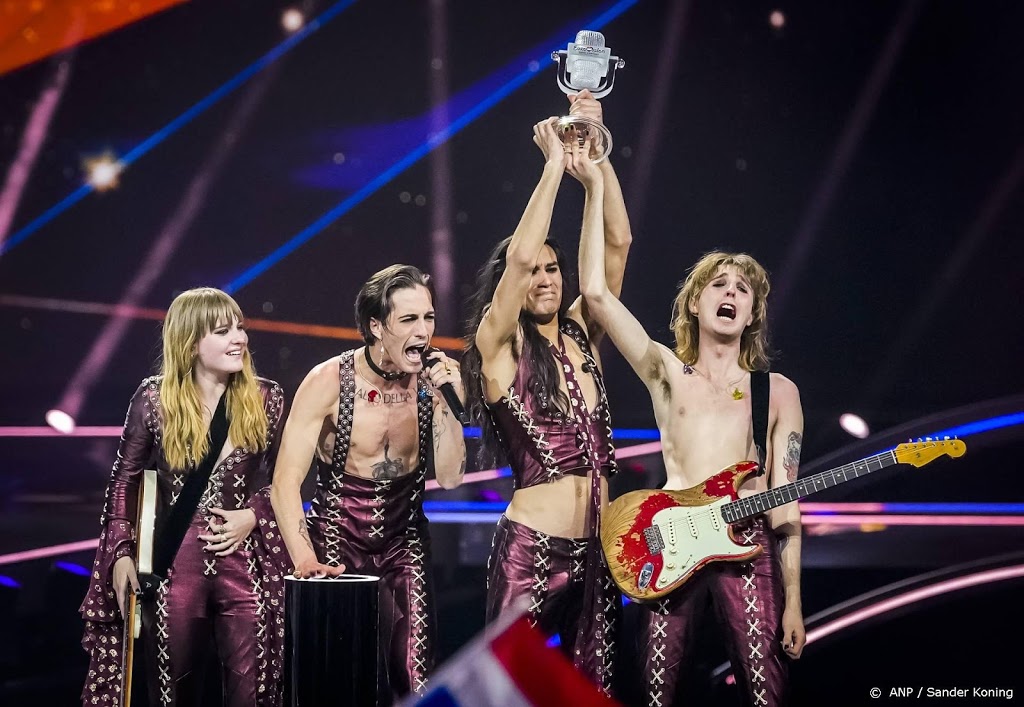 Tientallen fans bij NPO-gebouw voor songfestivalwinnaar Måneskin