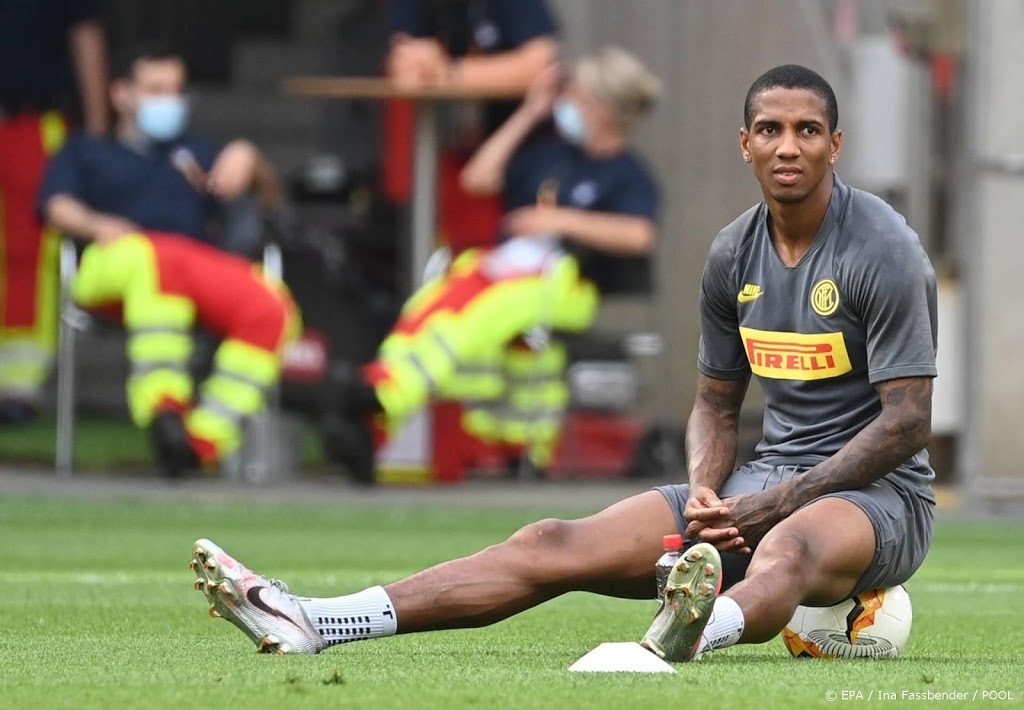 Verdediger Young (35) keert terug naar Aston Villa