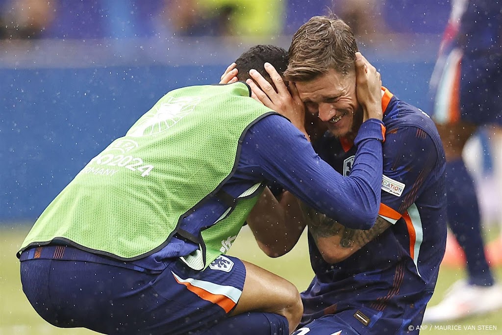 Oranje mag volgens buitenlandse media Weghorst dankbaar zijn