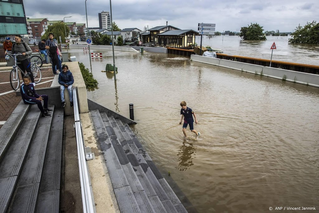 Roermond dreigt met boetes voor ramptoeristen