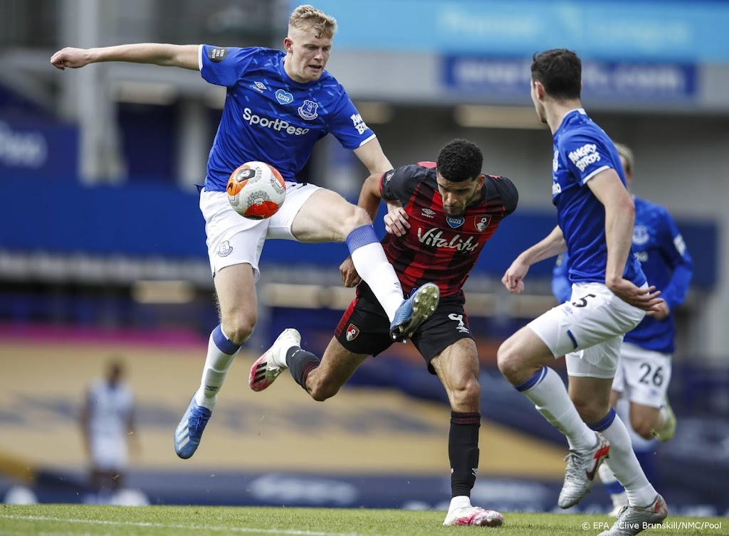 PSV huurt verdediger Branthwaite van Everton