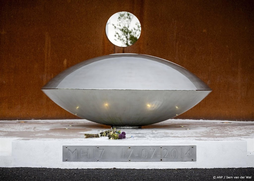 Herdenking slachtoffers MH17 bij monument tien jaar na vliegramp