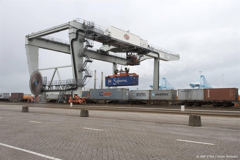Overslag Rotterdamse haven nagenoeg gelijk in eerste helft 2024