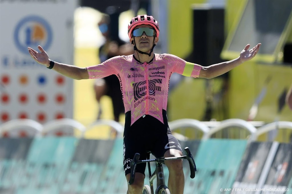 Carapaz wint na aanval in slotfase 17e etappe Tour de France