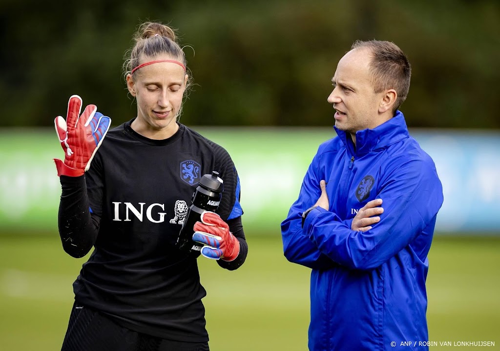 Voetbalsters starten met nieuwe bondscoach aan WK-kwalificatie