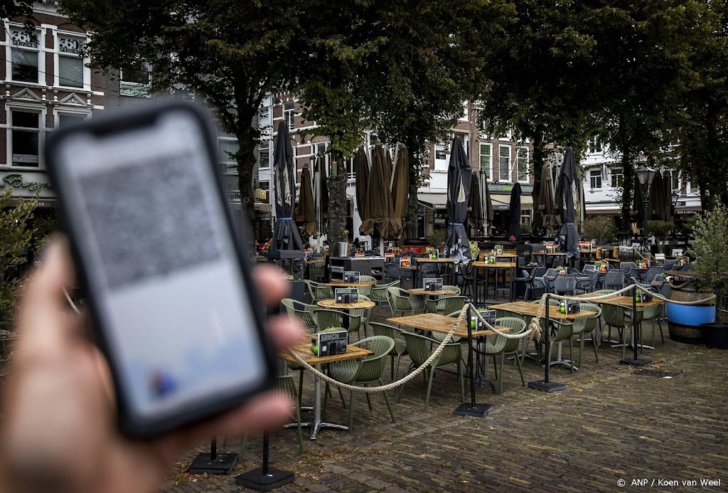 Kabinet geeft gehoor aan Kamer: geen coronapassen op terras
