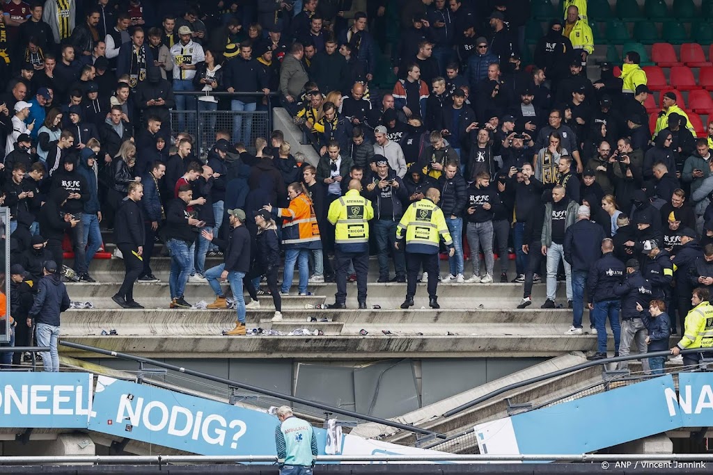 Burgemeester Nijmegen wil onderzoek naar instorten tribune