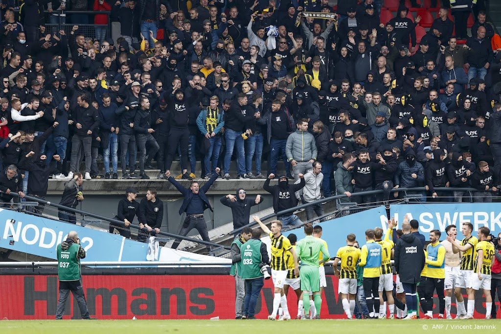 Onderzoek naar instorten tribune NEC, aanhoudingen na rellen