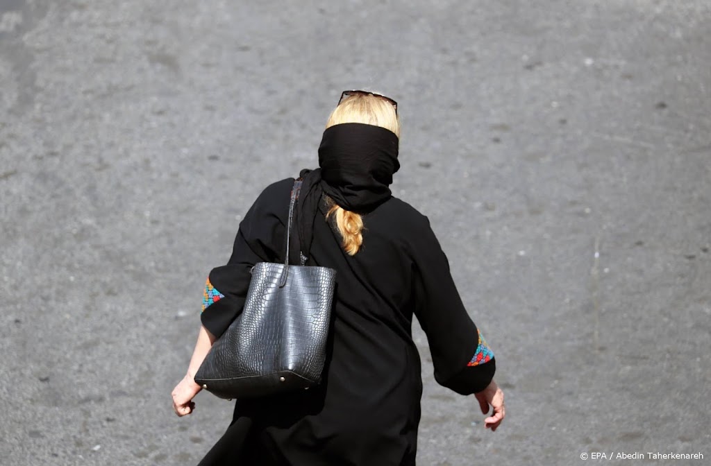 EU straft Iraanse zedenpolitie, oproerpolitie en commandanten