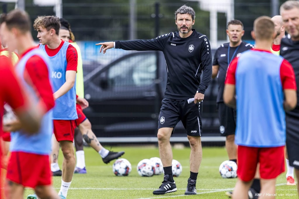 Van Bommel raakt niet in paniek van dramatische start in Luik