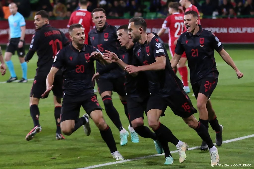 Voetballers van Albanië na gelijkspel voor tweede keer naar EK
