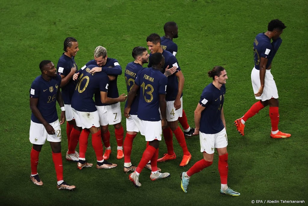 Varane en Konaté op laatste training van Fransen voor WK-finale