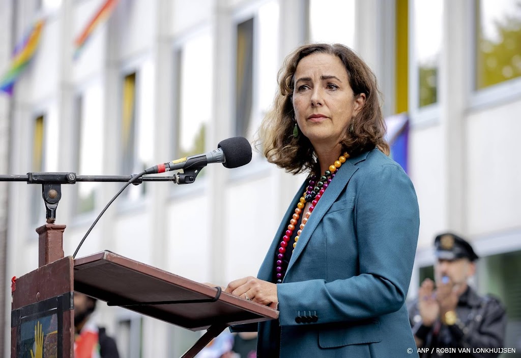 Burgemeester Femke Halsema spreekt bij herdenking op de Dam