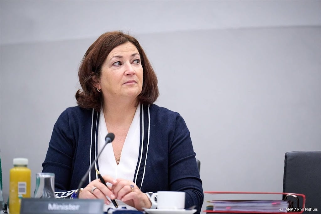 Felle kritiek in Kamer om trage covidregeling ziek zorgpersoneel