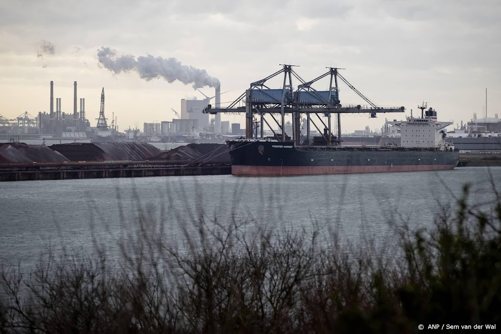 Havenbedrijf Rotterdam checkt of alles goed vastligt