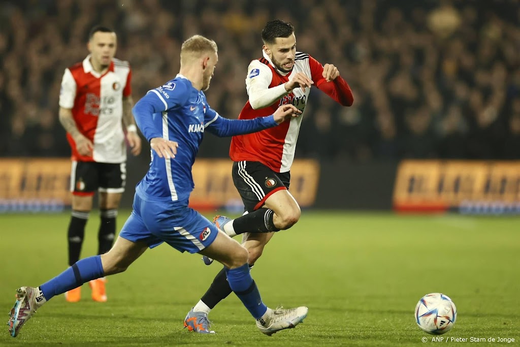 Feyenoord slaat ook tegen AZ in slotfase toe en loopt verder uit