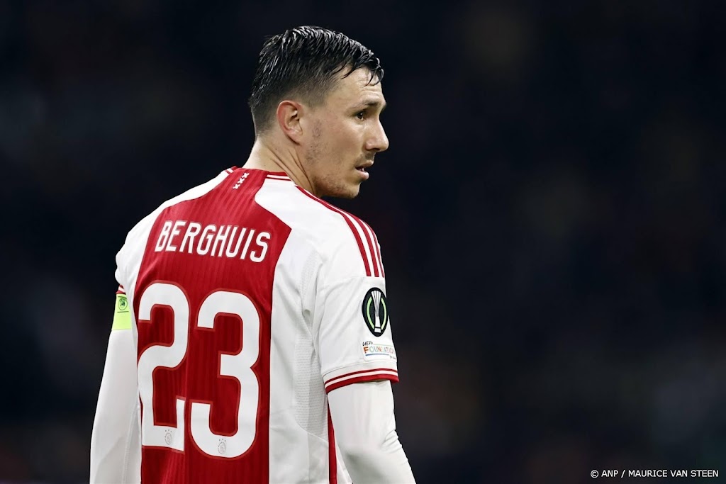 Ajax zonder Berghuis tegen NEC, jongeling Banel aan de aftrap