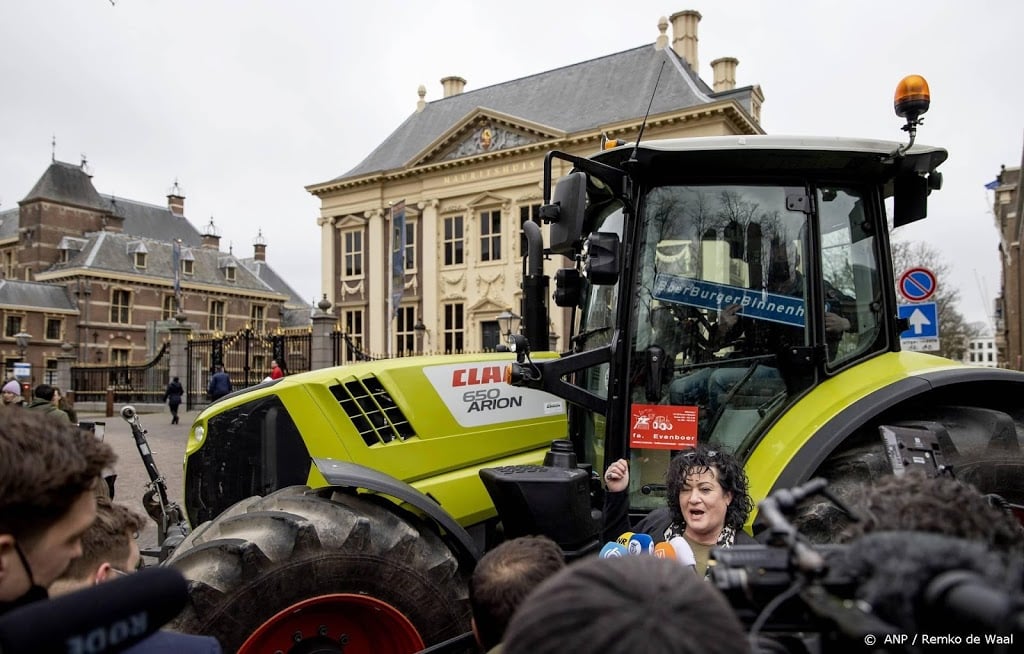BBB-lijsttrekker Van der Plas komt in trekker aan bij Binnenhof