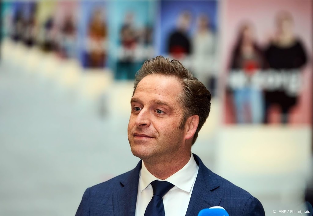 ANBO: De Jonge moet met extra voorlichting komen over vaccineren