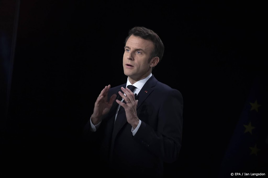Macron deelt zorgen over Marioepol in telefoongesprek met Poetin