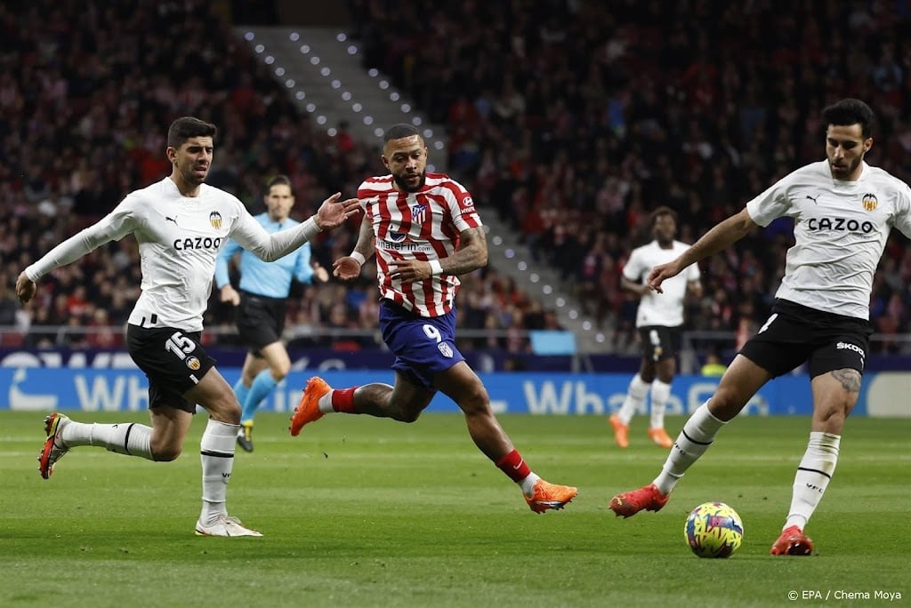 Atlético Madrid wint met Depay eenvoudig van Valencia