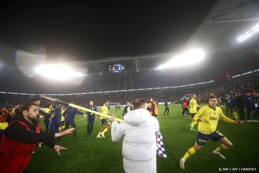 Fenerbahçe overweegt zich terug te trekken na aanval op spelers