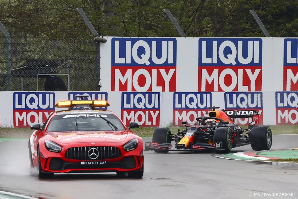 GP in Italië stilgelegd na zware crash, Verstappen leidt