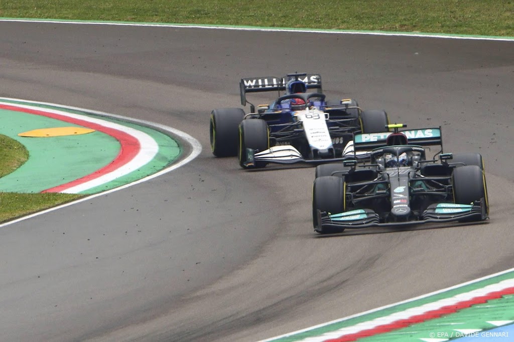 Bottas en Russell geven elkaar de schuld van zware crash