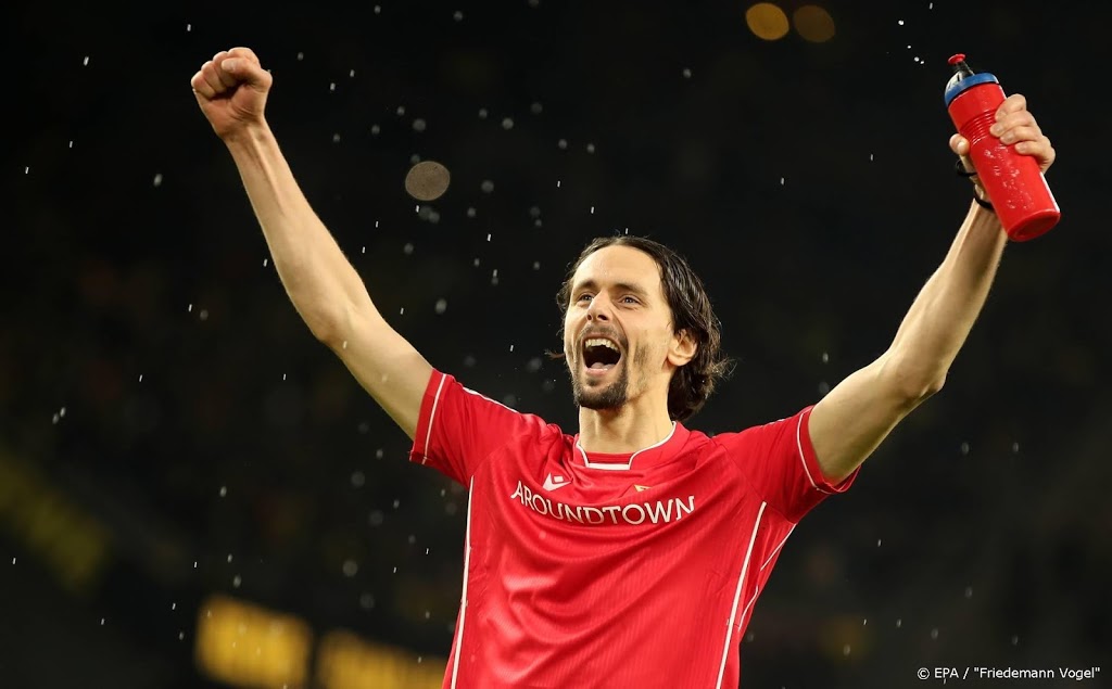 Voetballer Subotic: kritisch kijken naar herstart