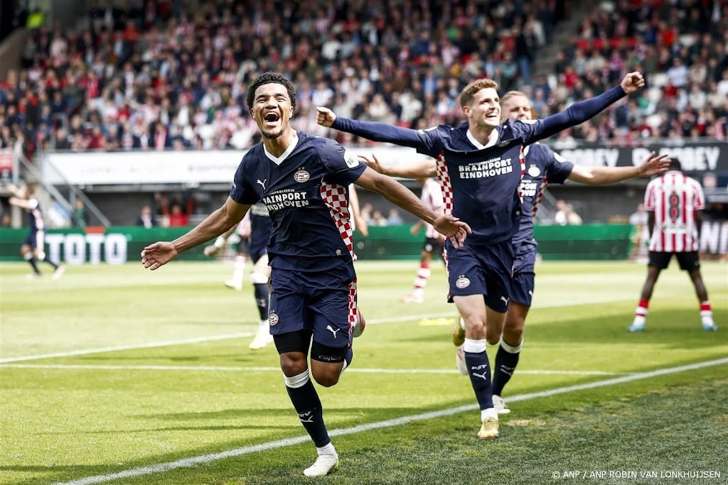 PSV behaalt 26e landstitel dankzij zege (1-3) op Sparta Rotterdam