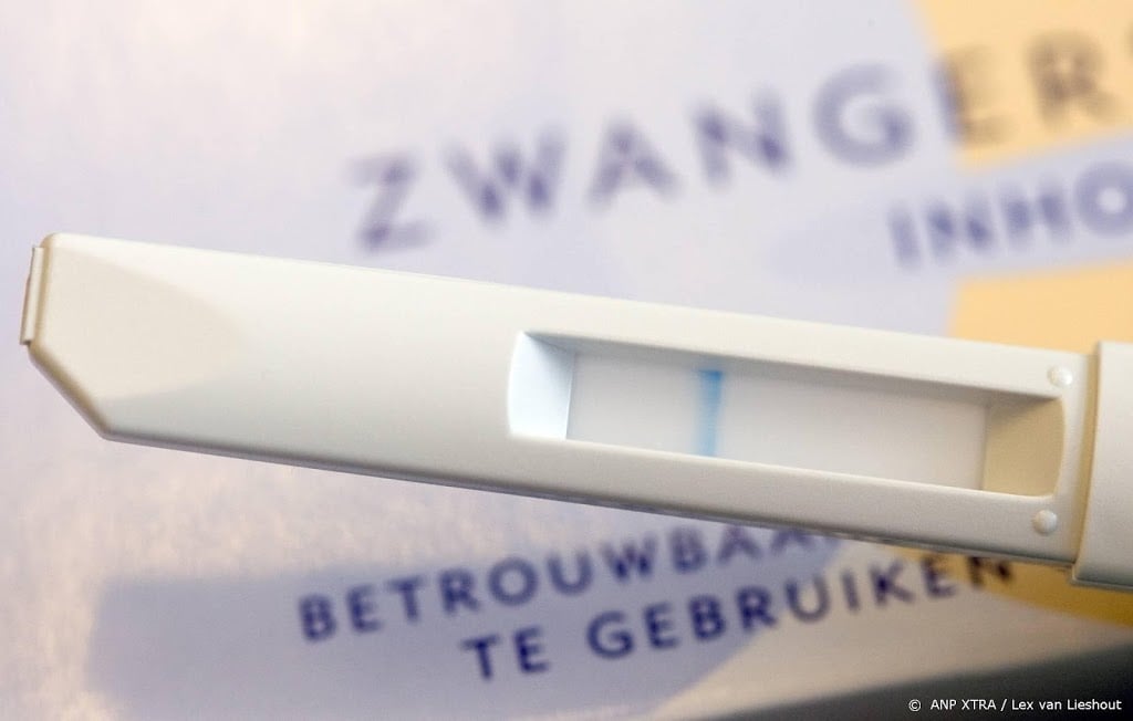Steeds minder tienermeisjes worden moeder