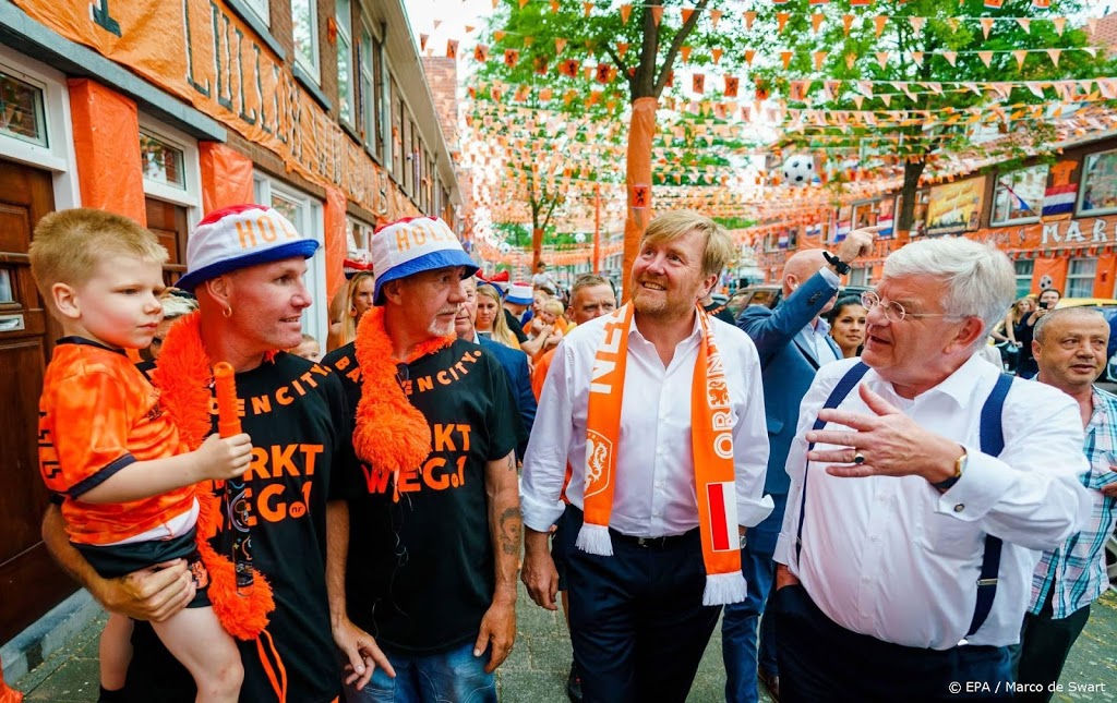 Ministers: koning had zich aan coronaregels moeten houden