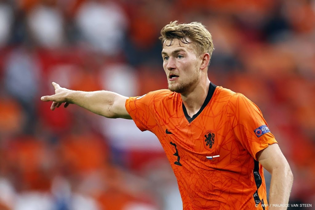 De Ligt luistert naar kritiek van Van Basten