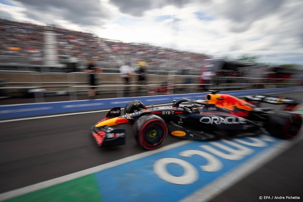 Verstappen glijdt van de baan af in derde vrije training