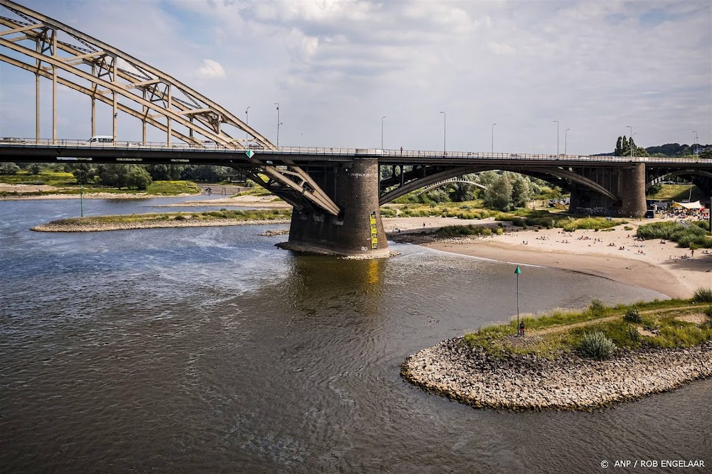 Strand waar stuk van Waalbrug in Nijmegen neerkwam blijft dicht