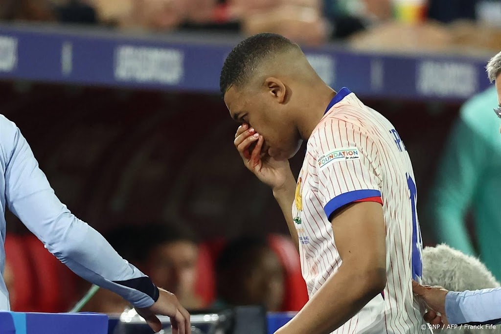 Mbappé houdt vermoedelijk gebroken neus over aan EK-duel