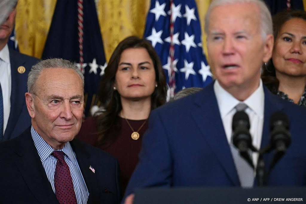 Senaatsleider Schumer vroeg Biden zaterdag zich terug te trekken