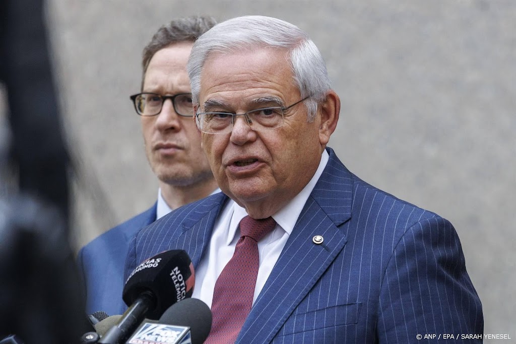 VS-senator Menendez ontkent mediaberichten over zijn opstappen