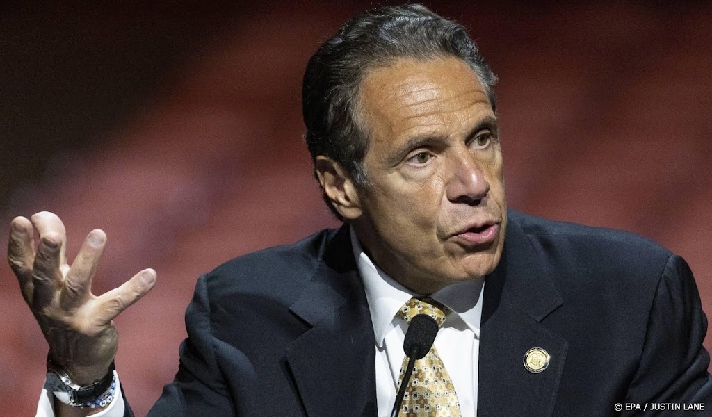 Gouverneur Cuomo van New York dient pensioenaanvraag in