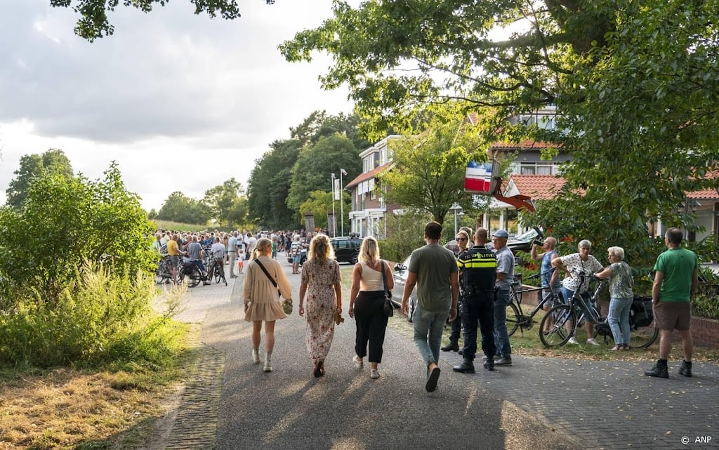 Paar honderd demonstranten bij 'asielhotel' Albergen