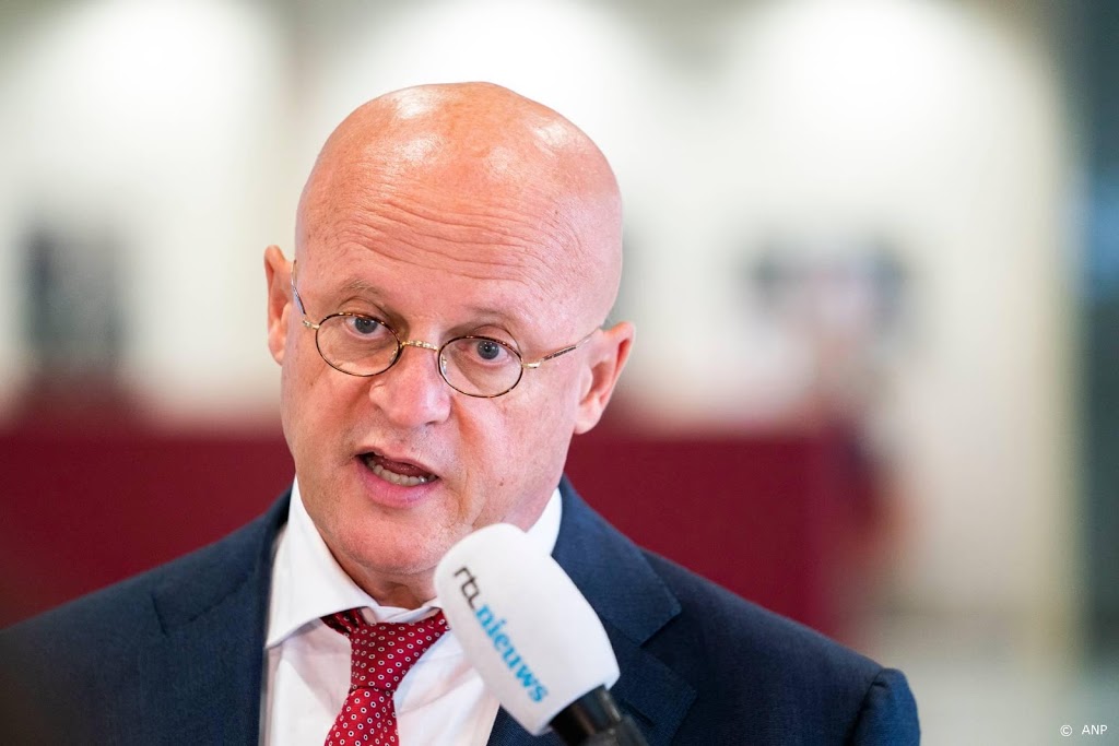 Grapperhaus alsnog beboet voor schenden coronaregels op bruiloft
