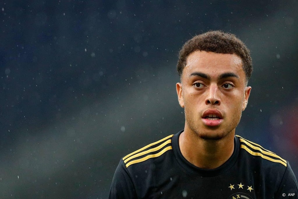 Ten Hag hoopt nog steeds dat Dest bij Ajax blijft